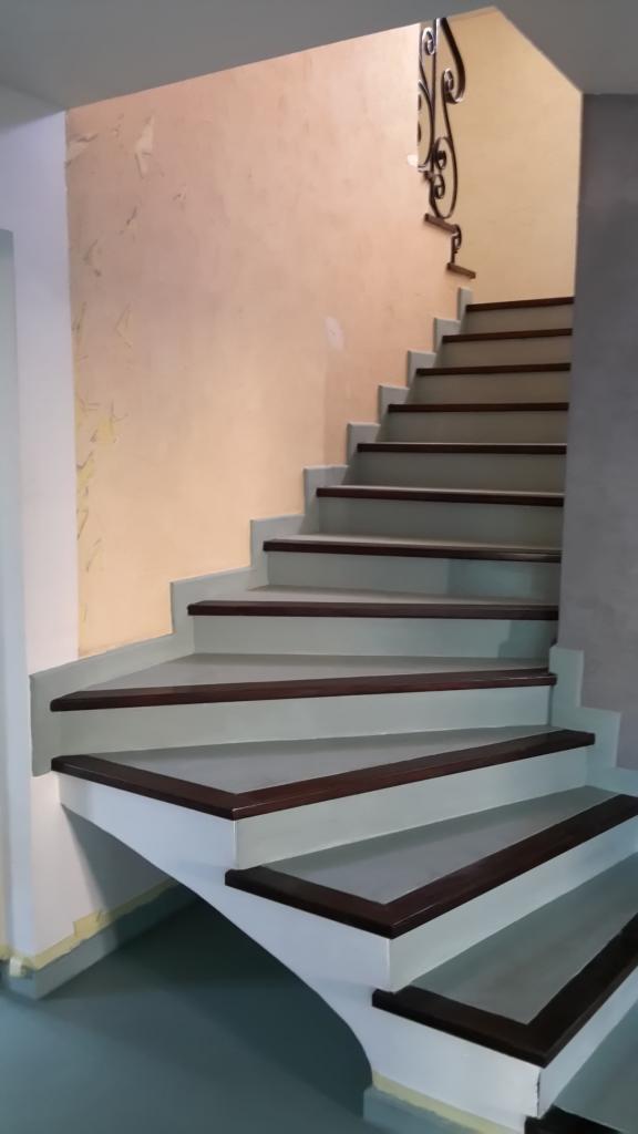 Escalier résine aspect béton